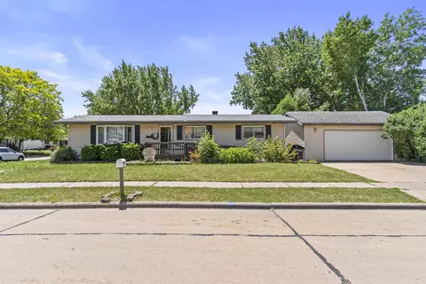 1602 Thornton Dr, Oshkosh, WI 54904