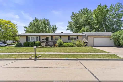 1602 Thornton Dr, Oshkosh, WI 54904