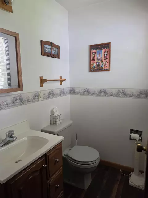 Bath - 2404 Gmeiner Rd, Appleton, WI 54915 photo 2 of 2