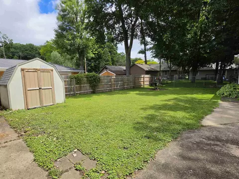 Exterior - 2404 Gmeiner Rd, Appleton, WI 54915 photo 2 of 2