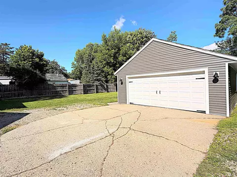 Exterior - 1730 N Oneida St, Appleton, WI 54911 photo 5 of 7