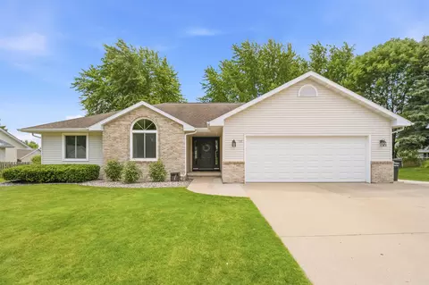 127 W Barefoot Ct, Appleton, WI 54913