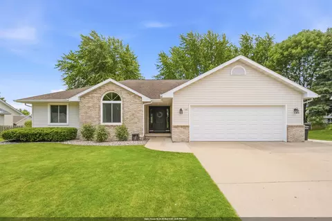 127 W Barefoot Ct, Appleton, WI 54913