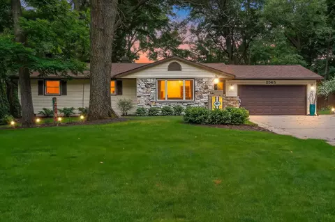 2565 Hazelwood Ln, Green Bay, WI 54304