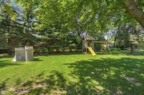 Exterior - 2025 W Harvest Dr, Appleton, WI 54914 photo 4 of 6