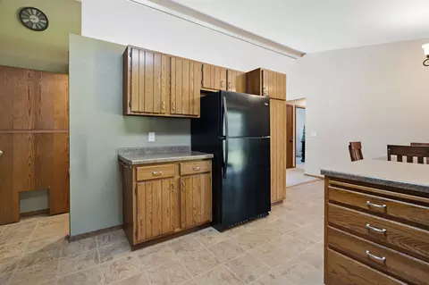 Kitchen - 2025 W Harvest Dr, Appleton, WI 54914 photo 2 of 3