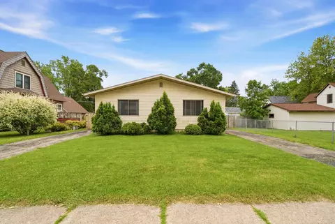 408 E Pine St, New London, WI 54961