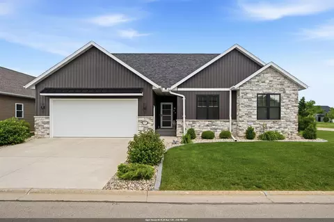 901 Clover Ct, Menasha, WI 54952