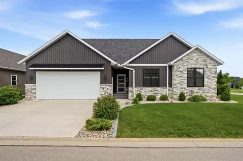 901 Clover Ct, Menasha, WI 54952