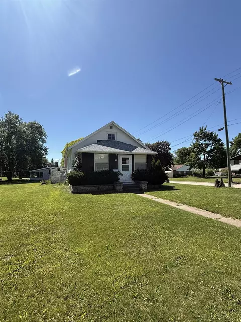 195 N Clinton Ave, Clintonville, WI 54929