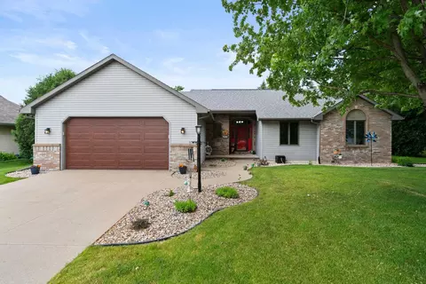 w2585 Oakbrook Court, Appleton, WI 54915