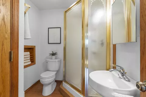 Bath - n469 Mayflower Road, Appleton, WI 54914 photo 2 of 2