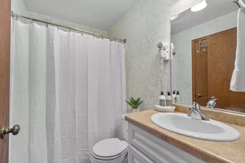 Bath - n469 Mayflower Road, Appleton, WI 54914 photo 1 of 2
