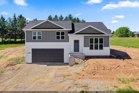 1824 Southland Ln, New London, WI 54961
