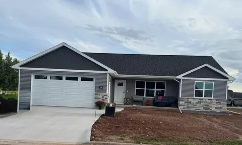 530 Cattail Ct, New London, WI 54961