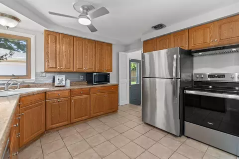 Kitchen - 2213 N Bennett St, Appleton, WI 54914 photo 2 of 5