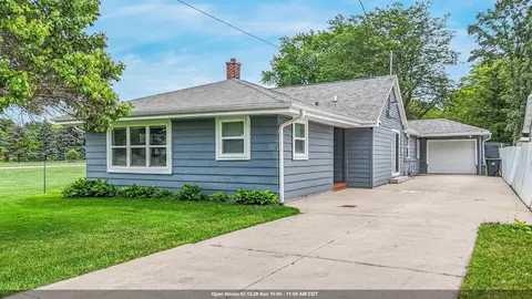 n9017 Lakeshore Drive, Van Dyne, WI 54979