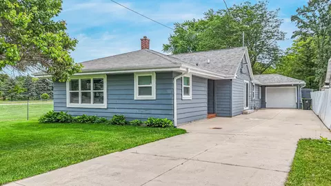 n9017 Lakeshore Drive, Van Dyne, WI 54979