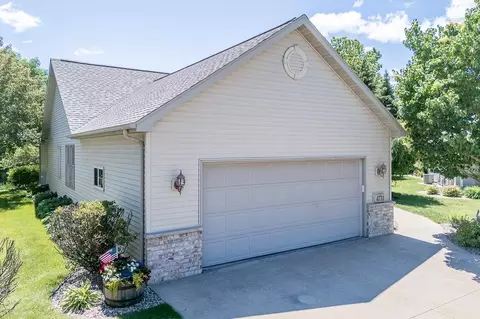 Exterior - 4731 Westbrook Ct, Appleton, WI 54913 photo 2 of 6