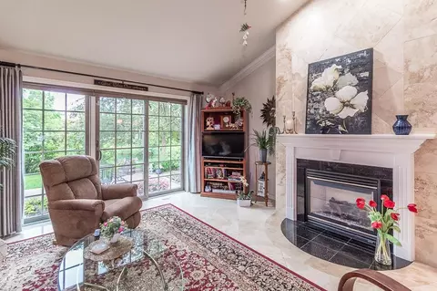 Living - 4731 Westbrook Ct, Appleton, WI 54913 photo 2 of 6