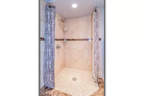 Bath - 4731 Westbrook Ct, Appleton, WI 54913 photo 11 of 12