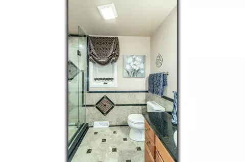 Bath - 4731 Westbrook Ct, Appleton, WI 54913 photo 3 of 12