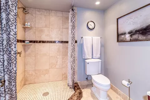 Bath - 4731 Westbrook Ct, Appleton, WI 54913 photo 10 of 12