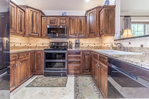Kitchen - 4731 Westbrook Ct, Appleton, WI 54913 photo 3 of 6