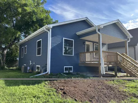 828 School Pl, Green Bay, WI 54303
