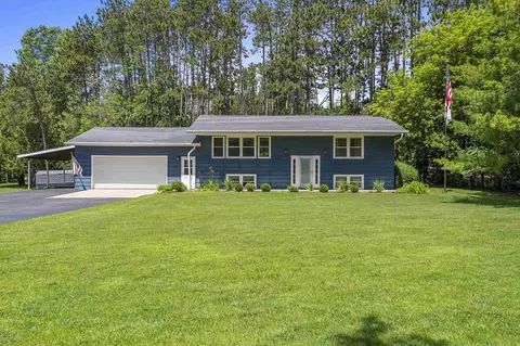 131 Dekard Rd, Little Suamico, WI 54141