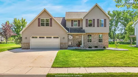 2014 Charles St, De Pere, WI 54115