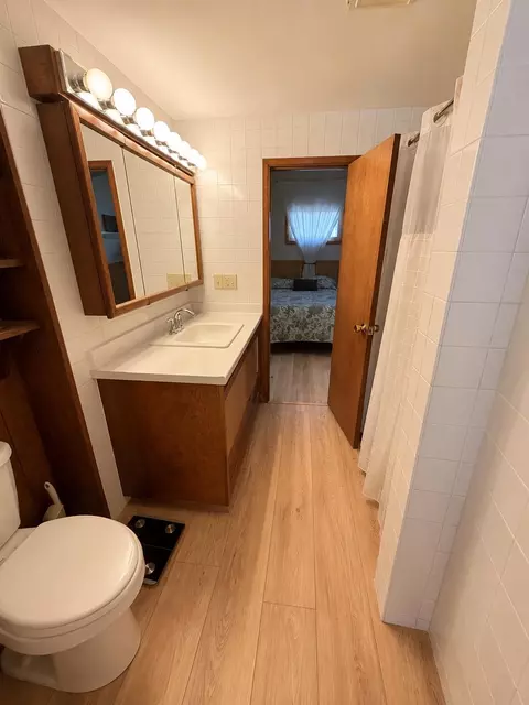 Bath - 722 Wright St, Oshkosh, WI 54901 photo 2 of 3