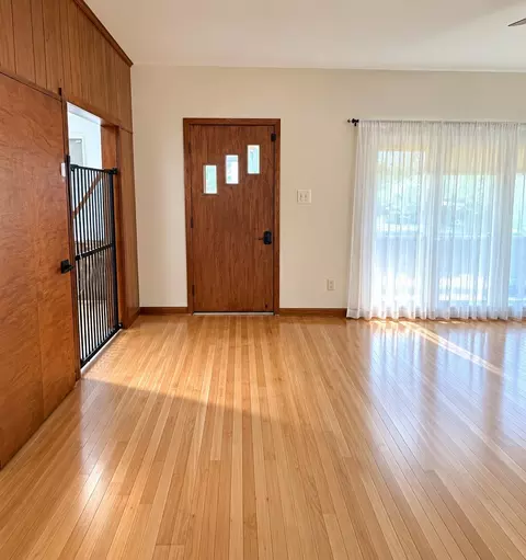 Living - 722 Wright St, Oshkosh, WI 54901 photo 1 of 3