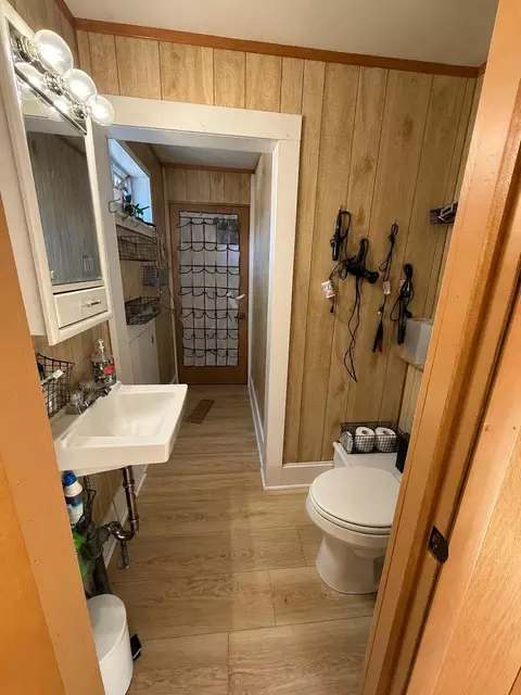 Bath - 722 Wright St, Oshkosh, WI 54901 photo 3 of 3