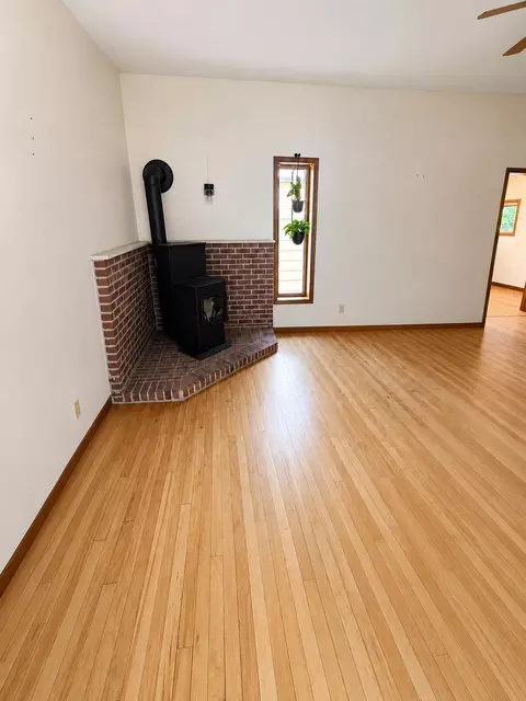 Living - 722 Wright St, Oshkosh, WI 54901 photo 2 of 3