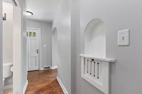 Entry Way - 308 E Glendale Ave, Appleton, WI 54911 photo 5 of 9