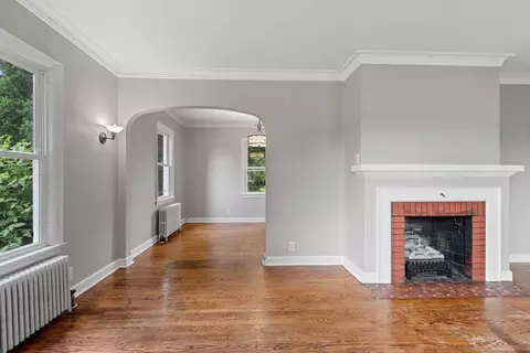 Living - 308 E Glendale Ave, Appleton, WI 54911 photo 2 of 4
