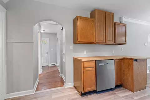 Entry Way - 308 E Glendale Ave, Appleton, WI 54911 photo 4 of 9