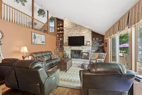 Living - w2530 Brookhaven Drive, Appleton, WI 54915 photo 3 of 4