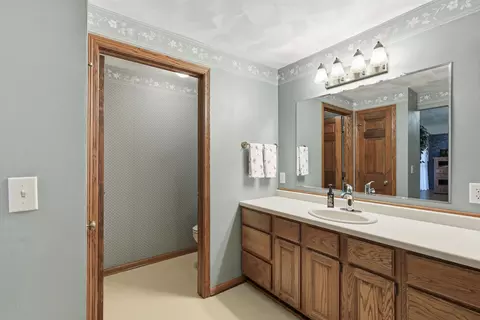 Bath - w2530 Brookhaven Drive, Appleton, WI 54915 photo 2 of 7