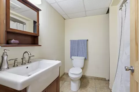 Bath - w2530 Brookhaven Drive, Appleton, WI 54915 photo 7 of 7