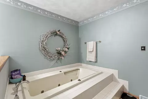 Bath - w2530 Brookhaven Drive, Appleton, WI 54915 photo 3 of 7