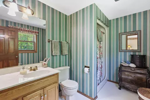 Bath - w2530 Brookhaven Drive, Appleton, WI 54915 photo 6 of 7