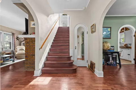 Entry Way - 536 N Meade St, Appleton, WI 54911 photo 1 of 19