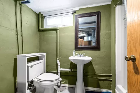 Bath - 536 N Meade St, Appleton, WI 54911 photo 8 of 8