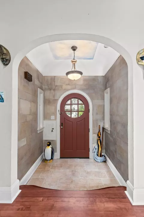 Entry Way - 536 N Meade St, Appleton, WI 54911 photo 9 of 19