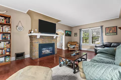 Living - 536 N Meade St, Appleton, WI 54911 photo 6 of 6