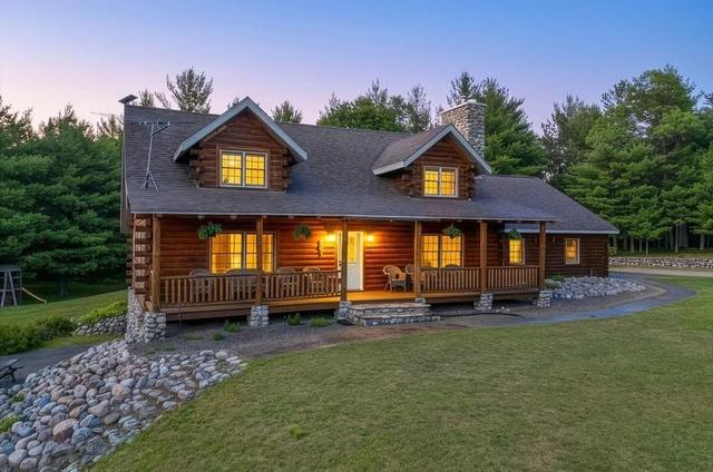 12084 Up North Ln, Crivitz, WI 54114
