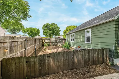 Exterior - 1416 N Kenilworth Ave, Appleton, WI 54911 photo 5 of 16