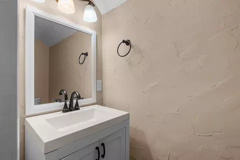 Bath - 2214 N Division St, Appleton, WI 54911 photo 3 of 5